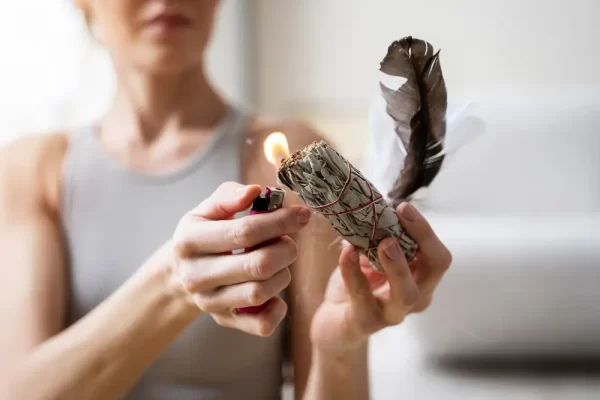 Foto zdroj: Freepik - Matky v nesnázích Palo santo