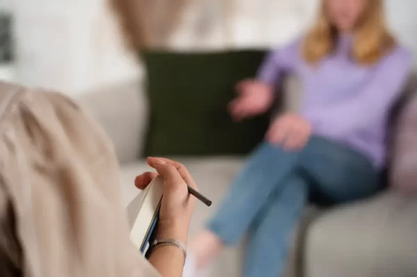 Foto zdroj: Freepik - Matky v nesnázích žena u psychologa