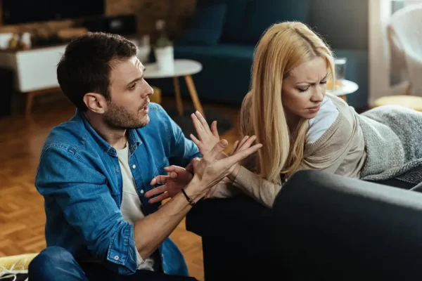 Foto zdroj: Freepik - Matky v nesnázích muž argumentuje se ženou