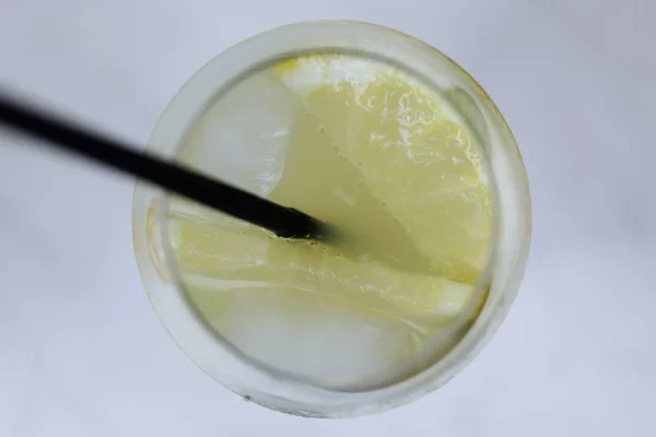foto zdroj: Unsplash - Matky v nesnázích citronová limonáda