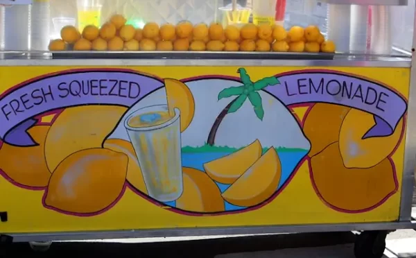 stánek s citronádou