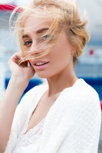 foto zdroj: Freepik - Matky v nesnázích blond pixie