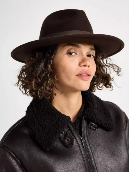 foto zdroj: Lindex - Matky v nesnázích Fedora