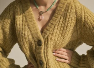 žluté svetrové šaty