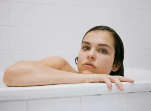 žena ve vaně