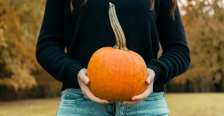 žena s dýní