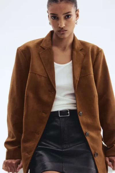 Foto zdroj: H&M - Matky v nesnázích semišový blazer