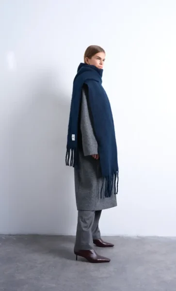 Foto zdroj: Topshop - Matky v nesnázích modrá šála