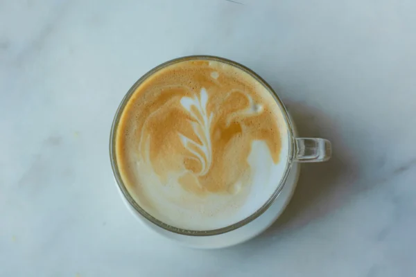 Foto zdroj: Unsplash - Matky v nesnázích cappuccino