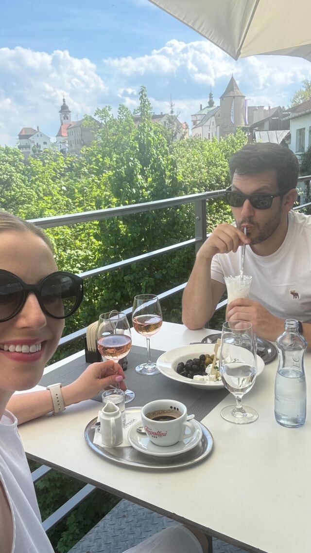Děkujeme za relax, odpočinek a skvělé jídlo! ❤️ V hotelu Rajská zahrada jsem byla snad už po čtvrté. 
☺️ Teď to bylo s odstupem několika let a musím říct, že servis je stále stejně skvělý a v restauraci máte problém si vybrat. Výběr je obrovský a hlavně - vše, co jsme si dali, bylo výborné. A že toho nebylo málo 🤭😂🙌👏🏻 @hotel_rajskazahrada děkujeme ❤️ #hotelrajskazahrada #wellness #wellnessvikend @vasek_janata ☺️